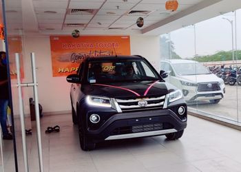 Kakatiya-Toyota-Shopping-Car-dealer-Warangal-Telangana-2