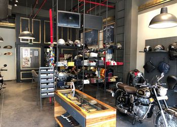 SV-Motors-Shopping-Motorcycle-dealers-Warangal-Telangana-2
