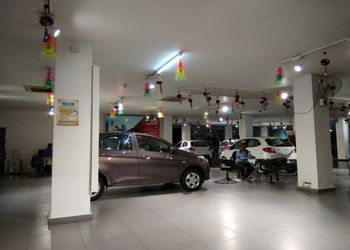 Select-Motors-Shopping-Car-dealer-Warangal-Telangana-1