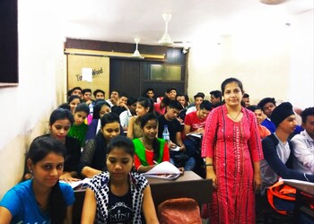 Aastha-coaching-classes-Coaching-centre-Ulhasnagar-Maharashtra-3