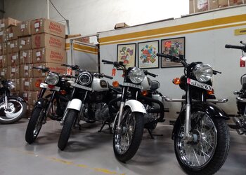 Aditya-moto-Motorcycle-dealers-Mavdi-rajkot-Gujarat-2