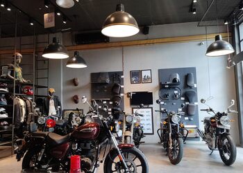 Aditya-moto-Motorcycle-dealers-Mavdi-rajkot-Gujarat-3