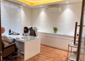 Advanced-wellness-Dermatologist-doctors-Sector-54-gurugram-Haryana-2