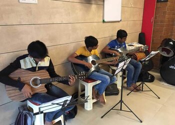 Akash-vermas-guitar-studio-Guitar-classes-Mira-bhayandar-Maharashtra-2