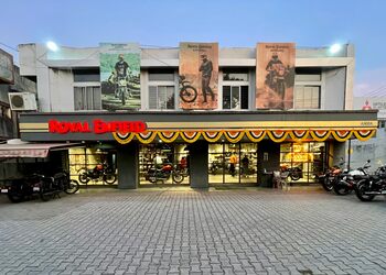 Amba-motors-Motorcycle-dealers-Alkapuri-vadodara-Gujarat-1
