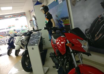 Arke-suzuki-Motorcycle-dealers-Ellis-bridge-ahmedabad-Gujarat-2