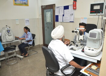Arora-eye-hospital-and-retina-centre-Eye-hospitals-Jalandhar-Punjab-3