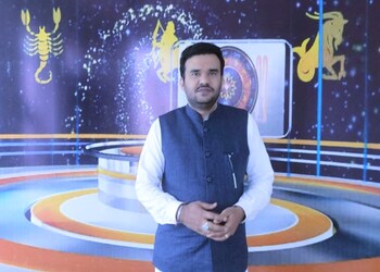 Astrologer-dr-munish-sharma-Vastu-consultant-Zirakpur-Punjab-1