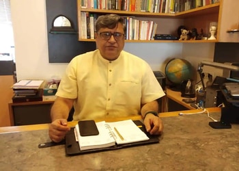 Astrologer-dr-sanjeev-trivedi-Palmists-Ambawadi-ahmedabad-Gujarat-3