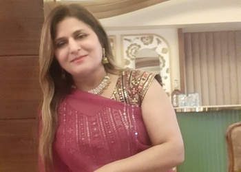 Astrologer-dr-shalini-munjal-Numerologists-Mohali-Punjab-1