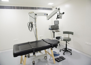 Aum-eye-hospital-Lasik-surgeon-Jamnagar-Gujarat-3