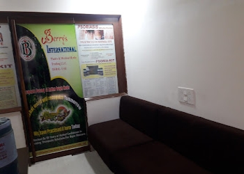 Berry-skin-care-clinic-Dermatologist-doctors-Alkapuri-vadodara-Gujarat-1