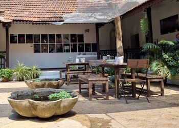 Cafe-bodega-Cafes-Goa-Goa-3