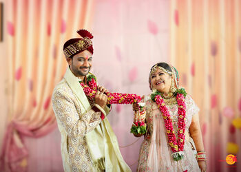 Candid-clicks-Wedding-photographers-Thane-Maharashtra-2