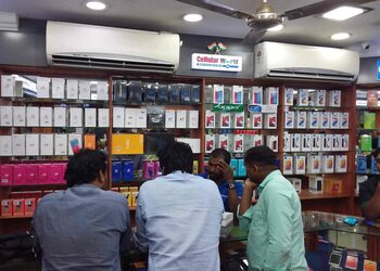 Cellular-world-Mobile-stores-Sreekaryam-thiruvananthapuram-Kerala-3