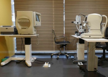 Centre-for-sight-Lasik-surgeon-Sayajigunj-vadodara-Gujarat-3