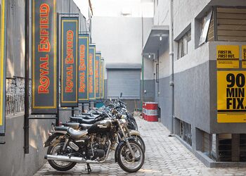 Chamundi-enfield-Motorcycle-dealers-Hasthampatti-salem-Tamil-nadu-3