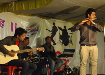 Chandna-sangeet-vidyapeeth-Guitar-classes-Adhartal-jabalpur-Madhya-pradesh-2