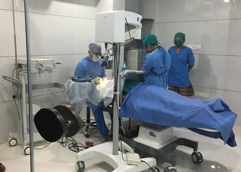 Clear-view-eye-hospital-Lasik-surgeon-Katargam-surat-Gujarat-3