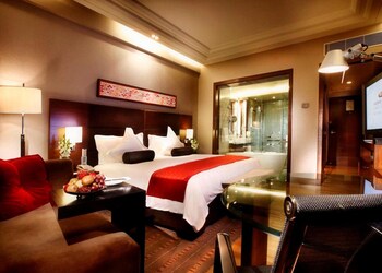 Crowne-plaza-5-star-hotels-Gurugram-Haryana-2