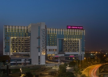 Crowne-plaza-5-star-hotels-Noida-Uttar-pradesh-1