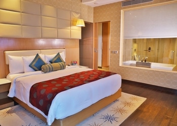 Crowne-plaza-5-star-hotels-Noida-Uttar-pradesh-2