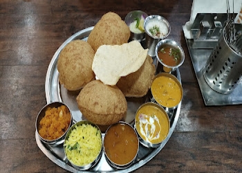 Curry-leaf-hazratganj-Pure-vegetarian-restaurants-Aminabad-lucknow-Uttar-pradesh-2