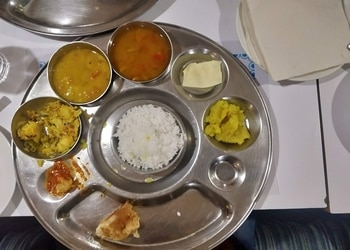 Dasaprakash-restaurant-Pure-vegetarian-restaurants-Agra-Uttar-pradesh-3