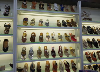 Deepak-shoooz-Shoe-store-Jalgaon-Maharashtra-2