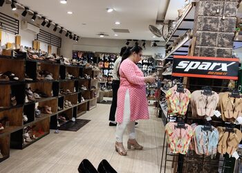Delco-shoes-Shoe-store-Faridabad-Haryana-2