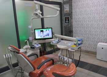 Dental-roots-Dental-clinics-Model-town-ludhiana-Punjab-2