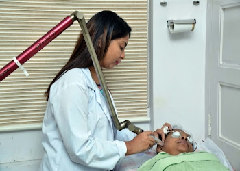 Dermaessentia-skin-laser-centre-Dermatologist-doctors-Bandra-mumbai-Maharashtra-2