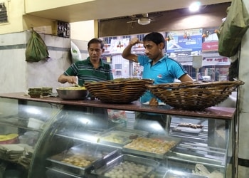 Deshbandhu-sweets-Sweet-shops-Bara-bazar-kolkata-West-bengal-2