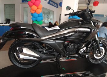 Dharmaraj-suzuki-Motorcycle-dealers-Adajan-surat-Gujarat-2