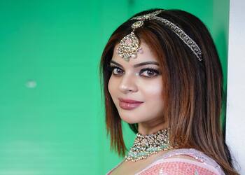 Diva-the-makeup-and-bridal-studio-Makeup-artist-Bandra-mumbai-Maharashtra-2