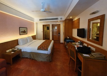 Doubletree-by-hilton-hotel-5-star-hotels-Goa-Goa-2