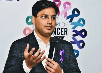 Dr-amol-singhal-Cancer-specialists-oncologists-Gwalior-Madhya-pradesh-1