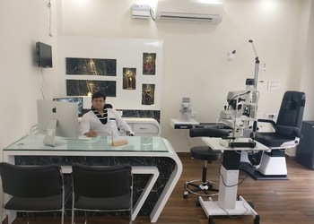 Dr-ankur-gupta-eye-and-vision-center-Eye-hospitals-Rangbari-kota-Rajasthan-2