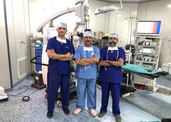 Dr-asheesh-tandon-Neurosurgeons-Gorakhpur-jabalpur-Madhya-pradesh-3