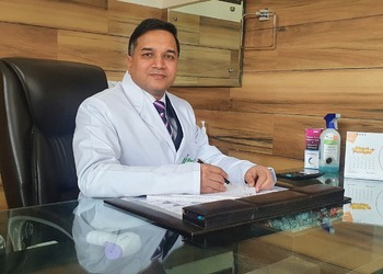 Dr-ashish-jindal-Urologist-doctors-Rajguru-nagar-ludhiana-Punjab-1