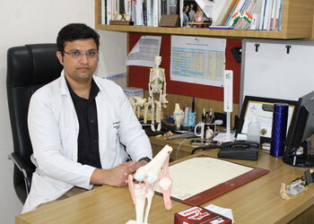 Dr-ashish-singhal-Orthopedic-surgeons-Udaipur-Rajasthan-2