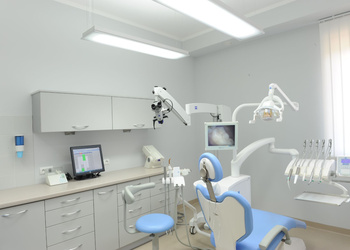 Dr-azhar-chisti-Dental-clinics-Srinagar-Jammu-and-kashmir-3
