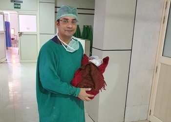 Dr-debashish-sarkar-Gynecologist-doctors-Agra-Uttar-pradesh-1