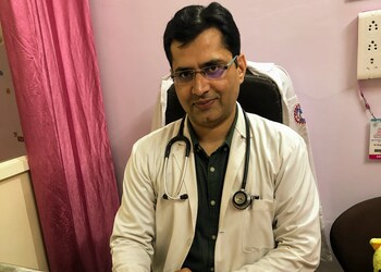 Dr-deepak-chaturvedi-Child-specialist-pediatrician-Ayodhya-nagar-bhopal-Madhya-pradesh-1