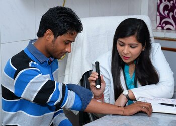 Dr-esha-agarwal-Dermatologist-doctors-Mohan-nagar-ghaziabad-Uttar-pradesh-2