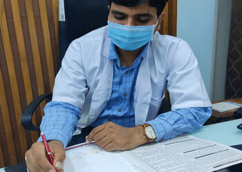 Dr-girish-narkhede-Dermatologist-doctors-Jalgaon-Maharashtra-2