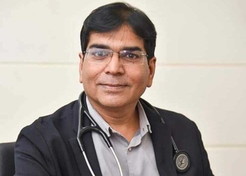 Dr-hari-goyal-Cancer-specialists-oncologists-Gurugram-Haryana-1