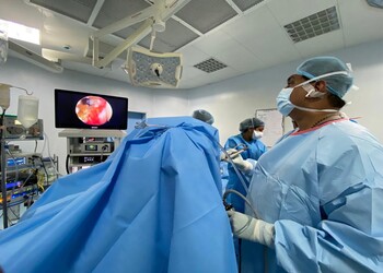 Dr-harish-chandran-Orthopedic-surgeons-Kowdiar-thiruvananthapuram-Kerala-2