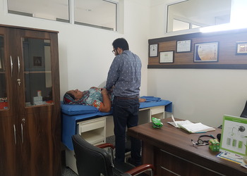 Dr-harneet-singh-Gastroenterologists-Mohali-chandigarh-sas-nagar-Punjab-2