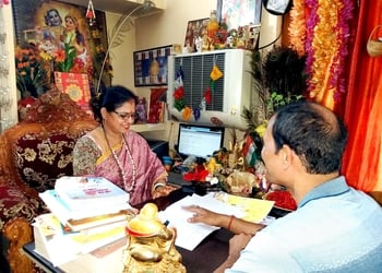 Dr-jayanti-mohapatra-Tarot-card-reader-Bhubaneswar-Odisha-1